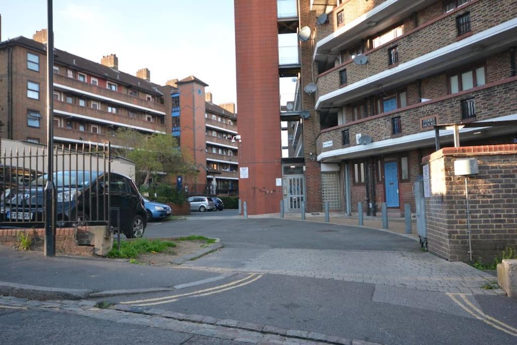 Lovely 4 Bedroom Apartment Close To The City Walking Distance From The Rivere View Londra Exterior foto