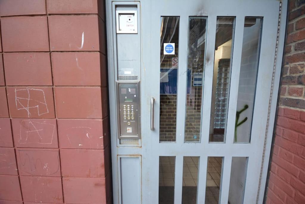 Lovely 4 Bedroom Apartment Close To The City Walking Distance From The Rivere View Londra Exterior foto