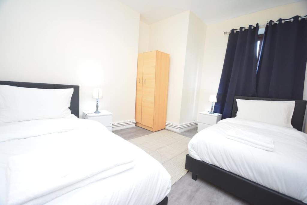 Lovely 4 Bedroom Apartment Close To The City Walking Distance From The Rivere View Londra Exterior foto
