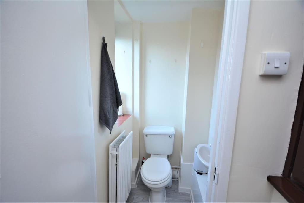 Lovely 4 Bedroom Apartment Close To The City Walking Distance From The Rivere View Londra Exterior foto