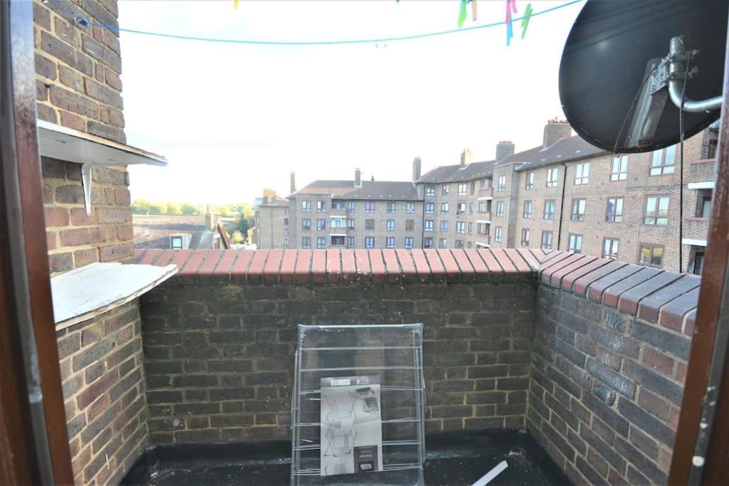 Lovely 4 Bedroom Apartment Close To The City Walking Distance From The Rivere View Londra Exterior foto