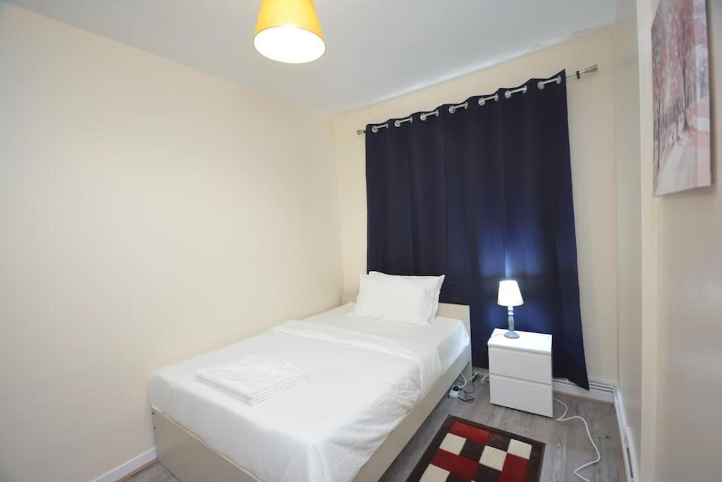 Lovely 4 Bedroom Apartment Close To The City Walking Distance From The Rivere View Londra Exterior foto
