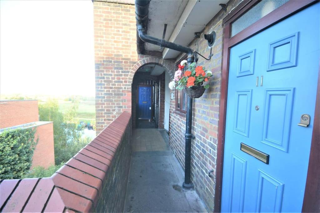 Lovely 4 Bedroom Apartment Close To The City Walking Distance From The Rivere View Londra Exterior foto